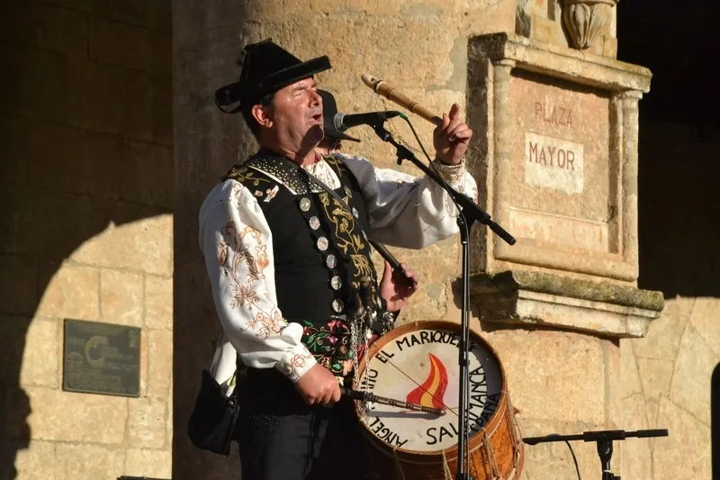 Foto 3 - El reconocimiento al Mariquelo culmina una intensa tarde festiva con varios hist&oacute;ricos en liza