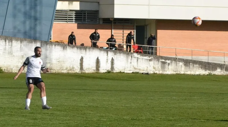 Foto 9 - El Guijuelo gana en el descuento al Ciudad Rodrigo y ambos se quedan a las puertas de sus desenlaces