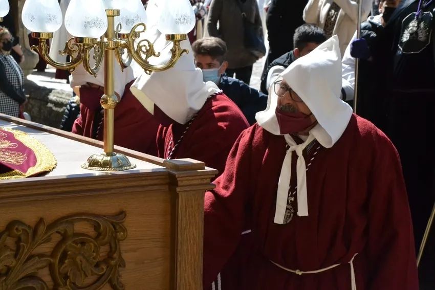 Foto 7 - La Cofrad&iacute;a de la Santa Cruz vuelve a las calles apenas once horas despu&eacute;s con su procesi&oacute;n principal