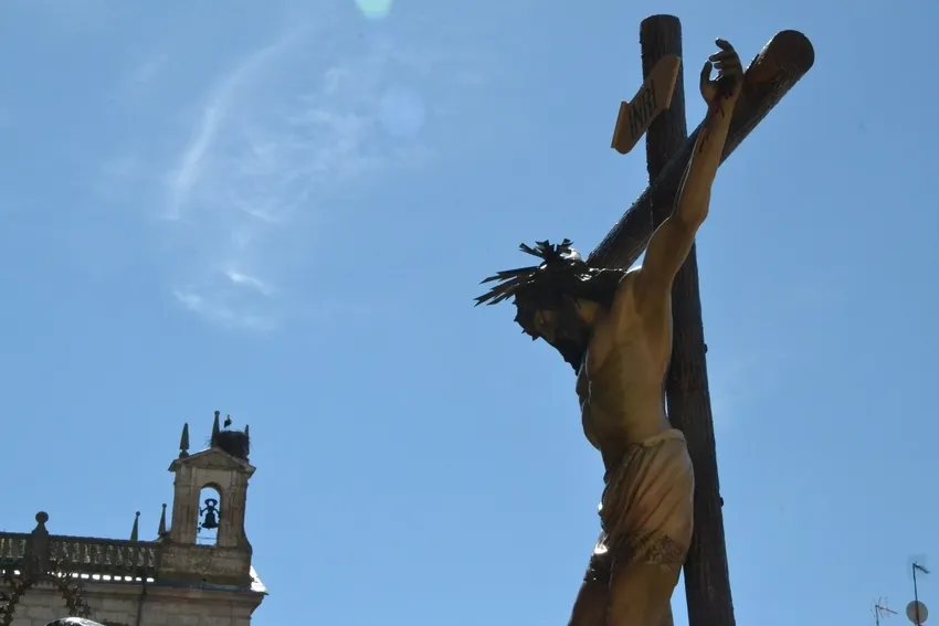 Foto 4 - La Cofrad&iacute;a de la Santa Cruz vuelve a las calles apenas once horas despu&eacute;s con su procesi&oacute;n principal
