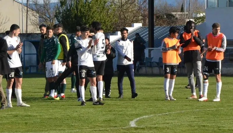 Foto 3 - El Guijuelo gana en el descuento al Ciudad Rodrigo y ambos se quedan a las puertas de sus desenlaces