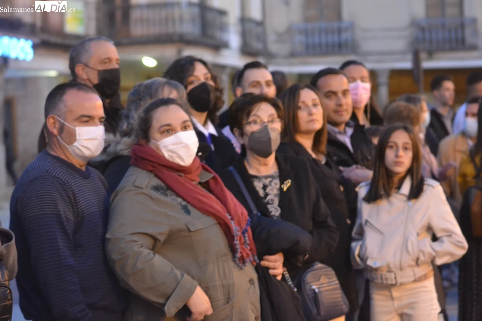 Foto 3 - El Santo Entierro se vive en Pe&ntilde;aranda entre miles de personas, oraci&oacute;n y emociones