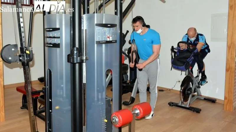 La sala de máquinas ofrece una amplia colección de aparatos