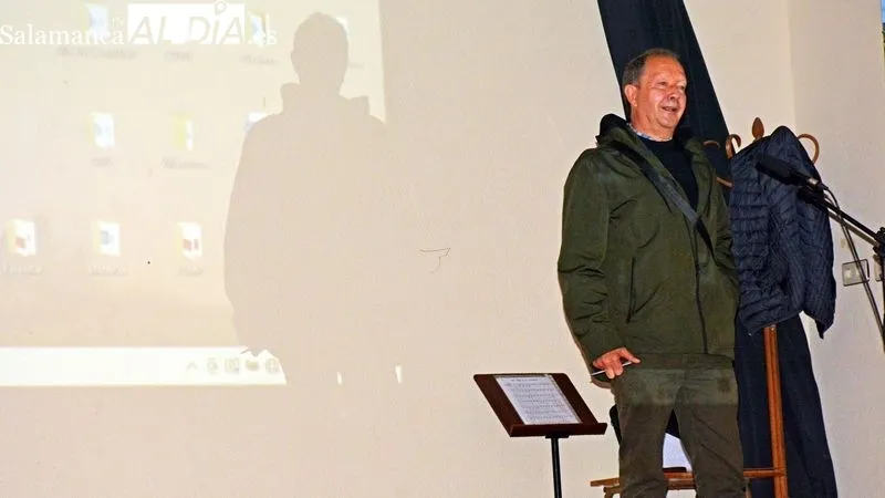 Una placa en recuerdo de la figura del Maestro se descubrió en el acto de homenaje al que asistió su familia