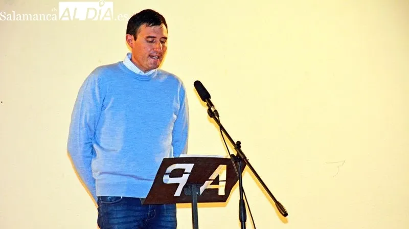 Una placa en recuerdo de la figura del Maestro se descubrió en el acto de homenaje al que asistió su familia