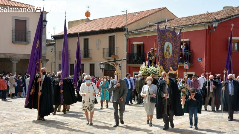 La imagen de Jesús Nazareno fue llevada en procesión desde su ermita a la iglesia parroquial