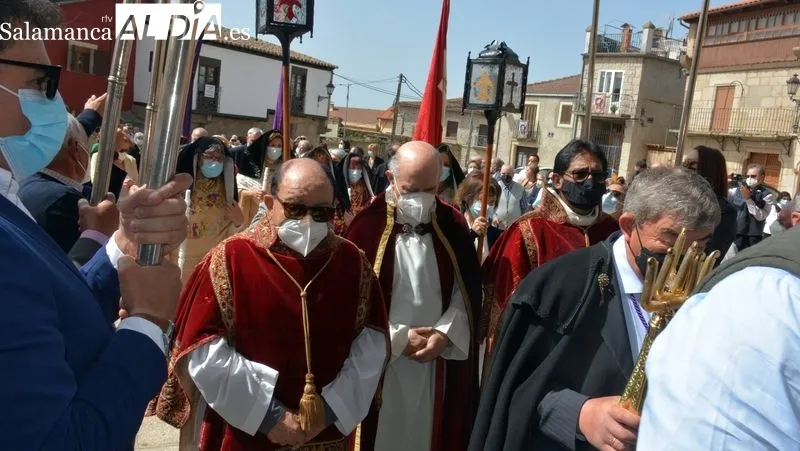 La imagen de Jesús Nazareno fue llevada en procesión desde su ermita a la iglesia parroquial