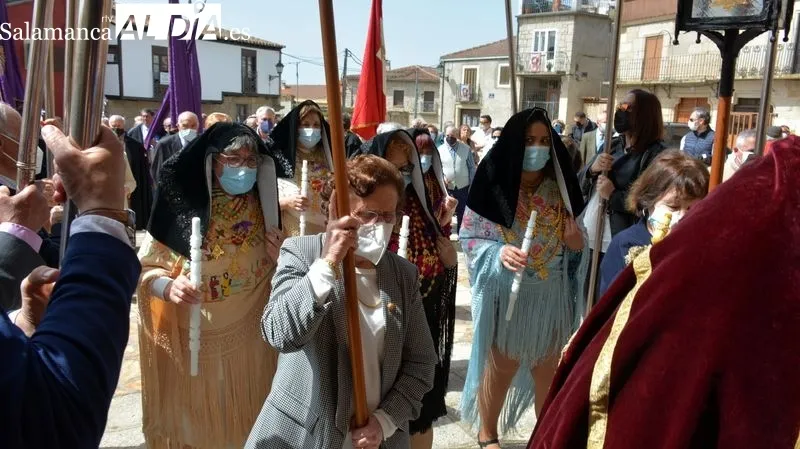 La imagen de Jesús Nazareno fue llevada en procesión desde su ermita a la iglesia parroquial