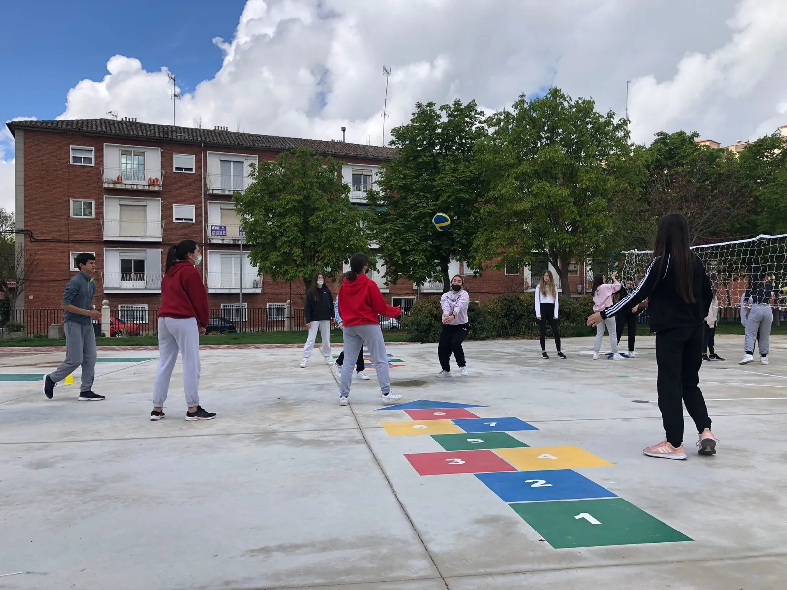 El colegio La Encarnación celebraba en la Huerta el día de la educación física en la calle   