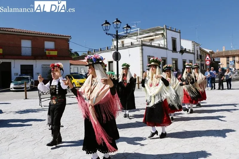 Actuación de folclore en Barruecopardo / CORRAL 