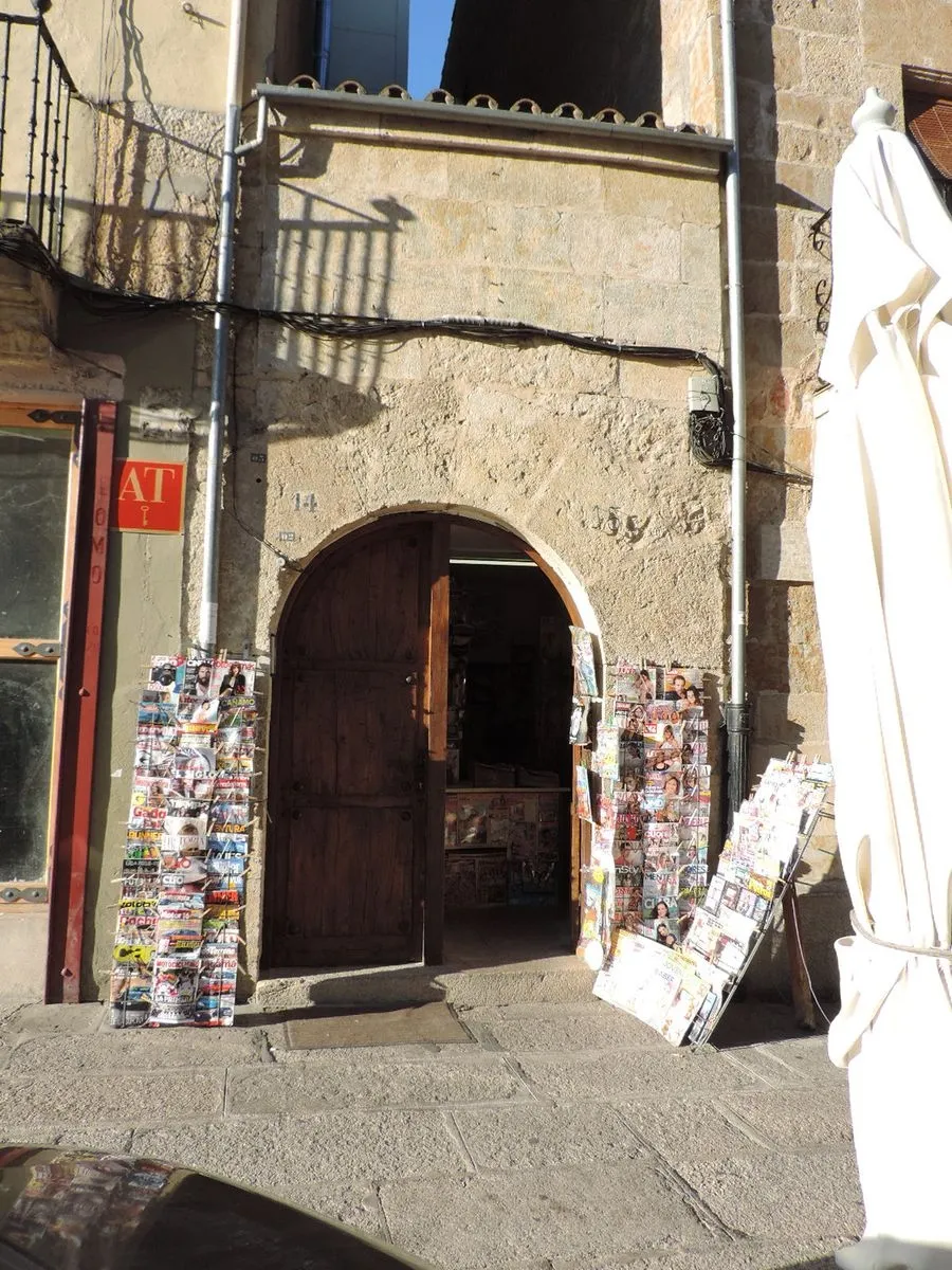 Foto 2 - El Ayuntamiento pone en el mercado una vivienda, una cuadra, una casa con corral y un local comercial