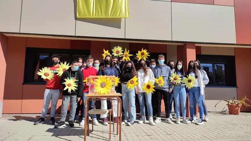 Foto 6 - El Instituto 'Leonardo da Vinci' se solidariza con Ucrania
