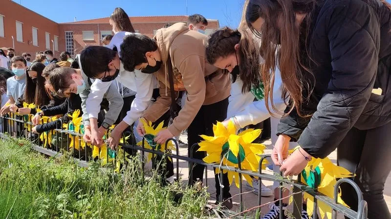 Foto 5 - El Instituto 'Leonardo da Vinci' se solidariza con Ucrania