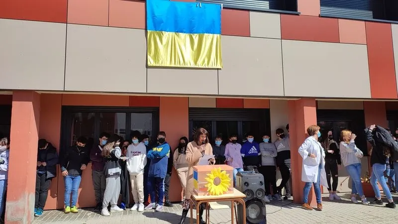 Foto 4 - El Instituto 'Leonardo da Vinci' se solidariza con Ucrania