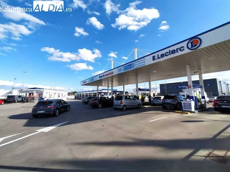 Foto 3 - Colas en algunas gasolineras salmantinas y problemas inform&aacute;ticos por el descuento de los carburantes 