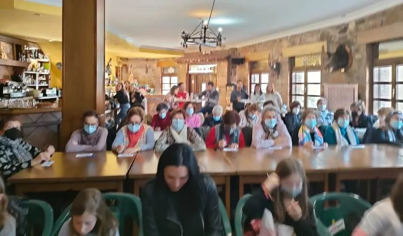 Foto 3 - Lleno en el bingo a favor de Ucrania organizado por la Asociaci&oacute;n Damajuanas