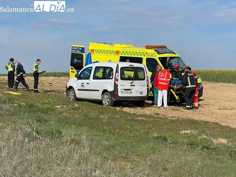 Foto 7 - Accidente de tr&aacute;fico en Cantalpino con una mujer y un menor heridos