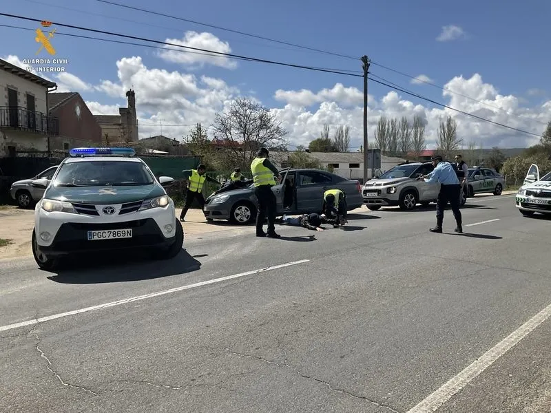 Agentes de la Guardia Civil de Salamanca y del Comando Territorial de la GNR de Guarda