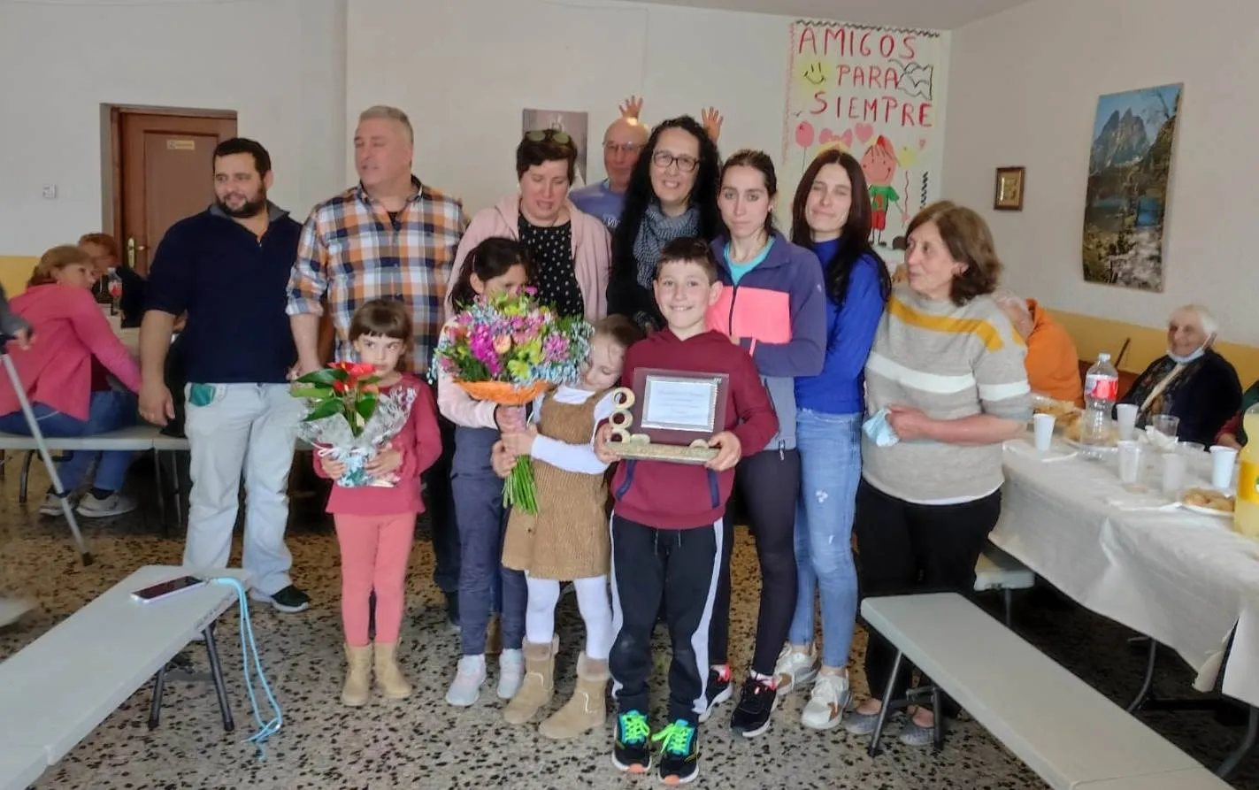 Foto 4 - Los vecinos de La Atalaya homenajean a la que ha sido su m&eacute;dica durante la &uacute;ltima d&eacute;cada