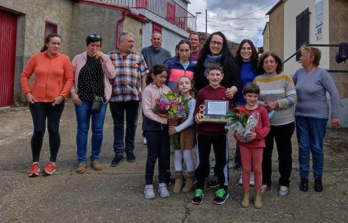 Foto 2 - Los vecinos de La Atalaya homenajean a la que ha sido su m&eacute;dica durante la &uacute;ltima d&eacute;cada