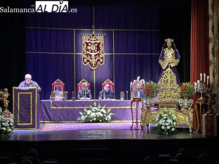 El Teatro Calderón acogía el pronunciamiento del pregón a cargo de Fernando García y la entrega de los galardones del Premio Nacional de Poesía