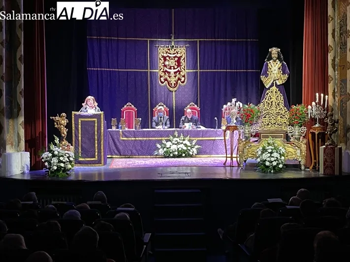 El Teatro Calderón acogía el pronunciamiento del pregón a cargo de Fernando García y la entrega de los galardones del Premio Nacional de Poesía