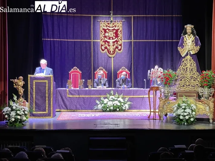 El Teatro Calderón acogía el pronunciamiento del pregón a cargo de Fernando García y la entrega de los galardones del Premio Nacional de Poesía