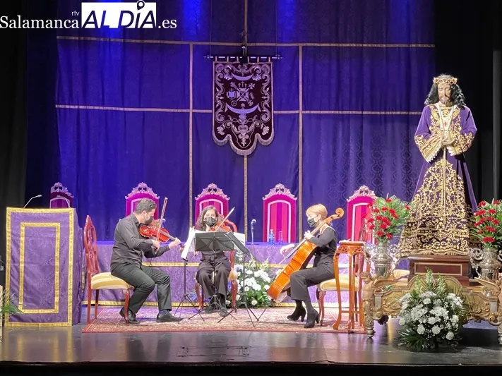 El Teatro Calderón acogía el pronunciamiento del pregón a cargo de Fernando García y la entrega de los galardones del Premio Nacional de Poesía