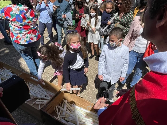Foto 7 - La historica y pe&ntilde;arandina Procesi&oacute;n de la Vela se hace mutitudinaria en su vuelta este Viernes Santo