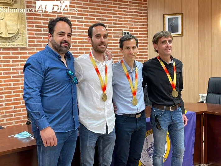 Los campeones de España de Maratón por equipos han vivido un emotivo recibimiento en Macotera