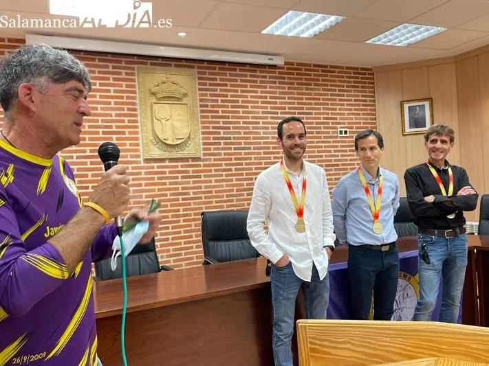 Los campeones de España de Maratón por equipos han vivido un emotivo recibimiento en Macotera