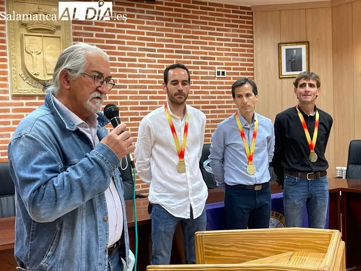 Los campeones de España de Maratón por equipos han vivido un emotivo recibimiento en Macotera