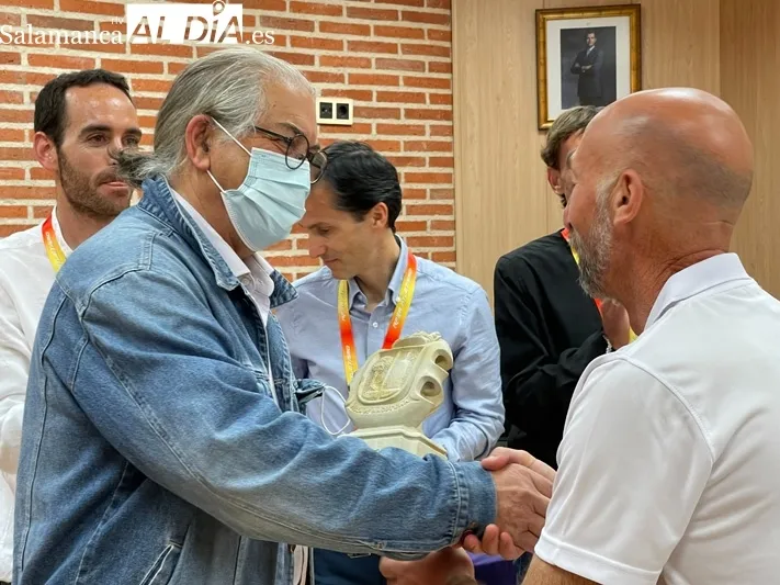 Los campeones de España de Maratón por equipos han vivido un emotivo recibimiento en Macotera