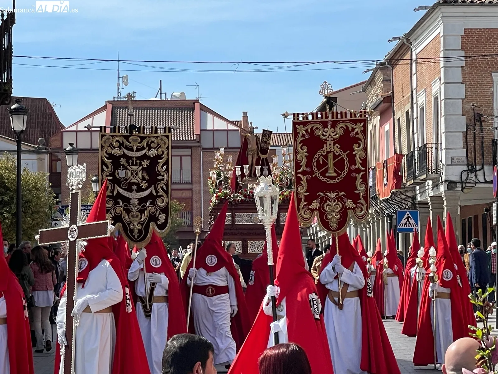 Foto 11 - El Resucitado es recibido por miles de personas en Pe&ntilde;aranda