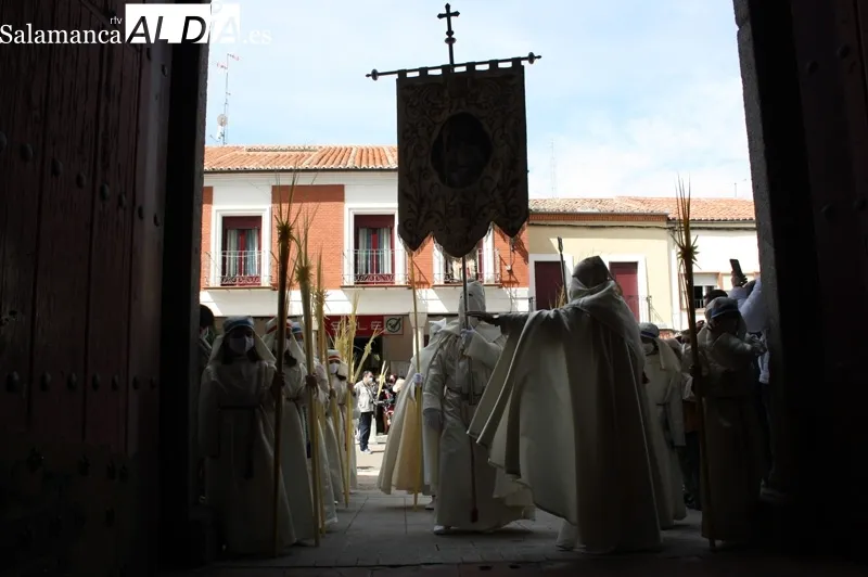 La procesión del Domingo de Ramos se ha vivido de manera multitudinaria en las calles de Peñaranda