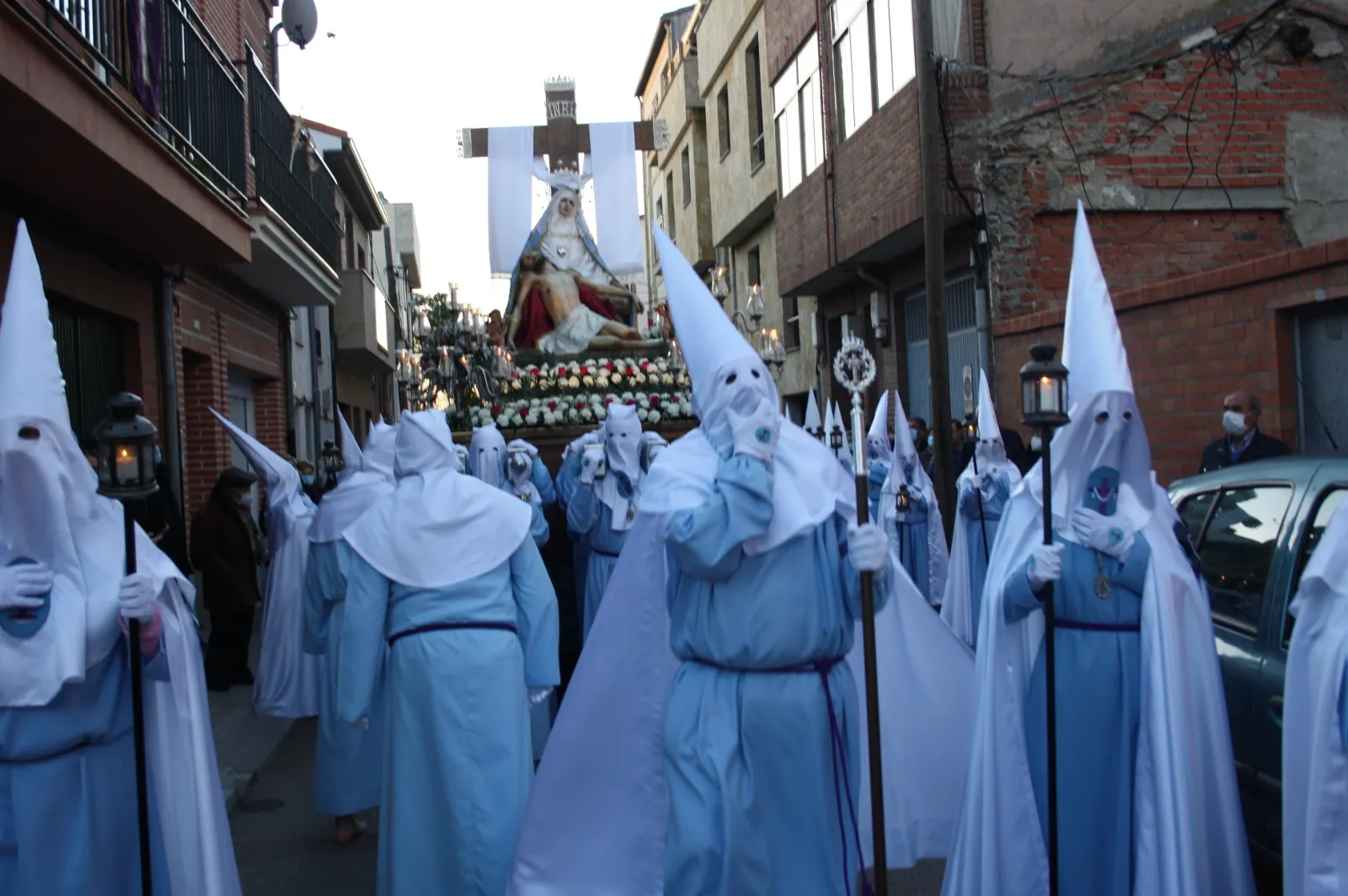 Foto 6 - La Piedad llena de oraci&oacute;n y luto las calles de Pe&ntilde;aranda este Viernes Santo