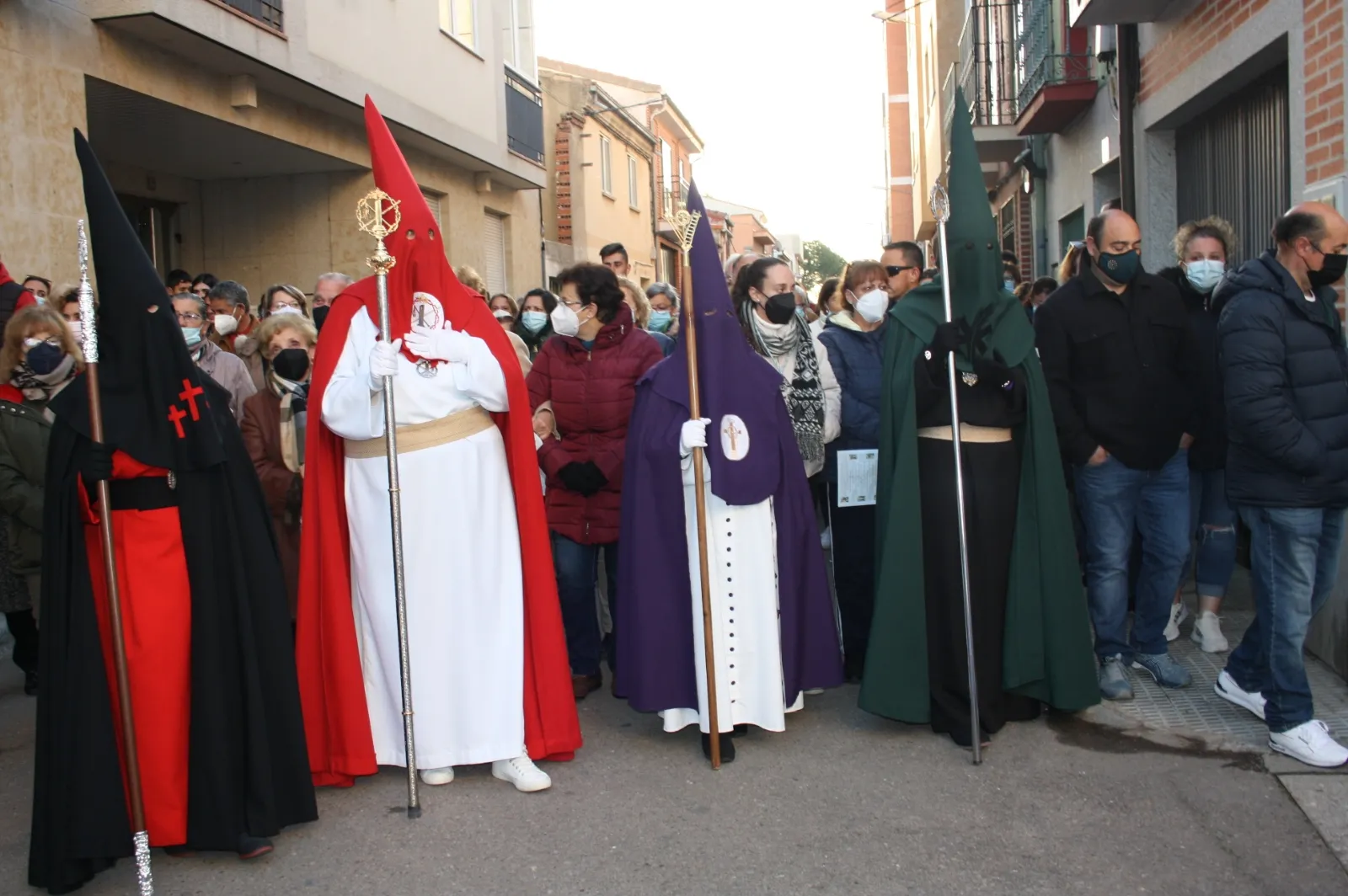 Foto 3 - La Piedad llena de oraci&oacute;n y luto las calles de Pe&ntilde;aranda este Viernes Santo