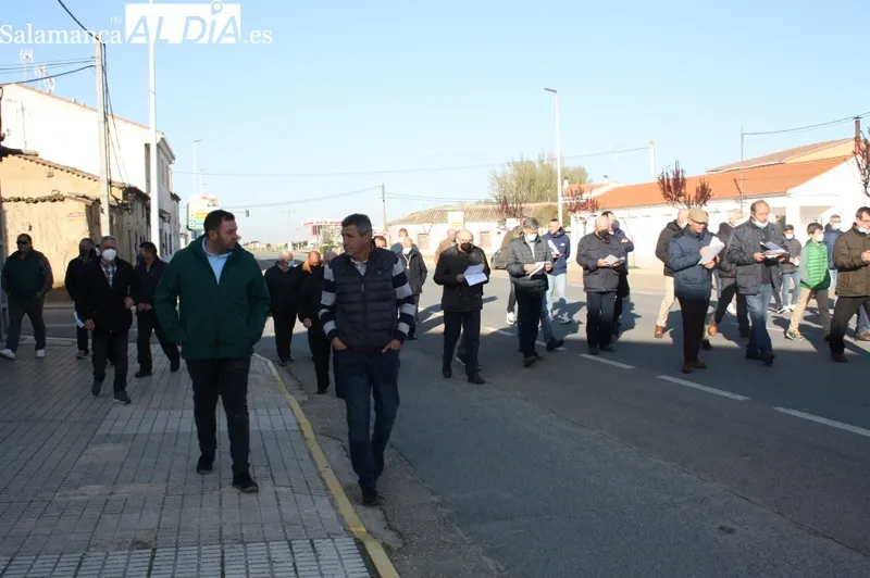 Los hombres de Villoria han realizado su histórico Vía Crucis del Viernes Santo