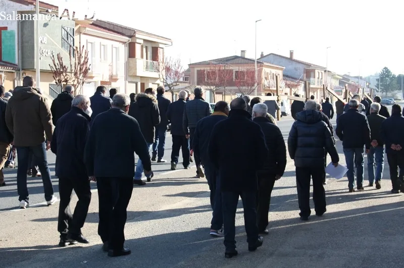 Los hombres de Villoria han realizado su histórico Vía Crucis del Viernes Santo