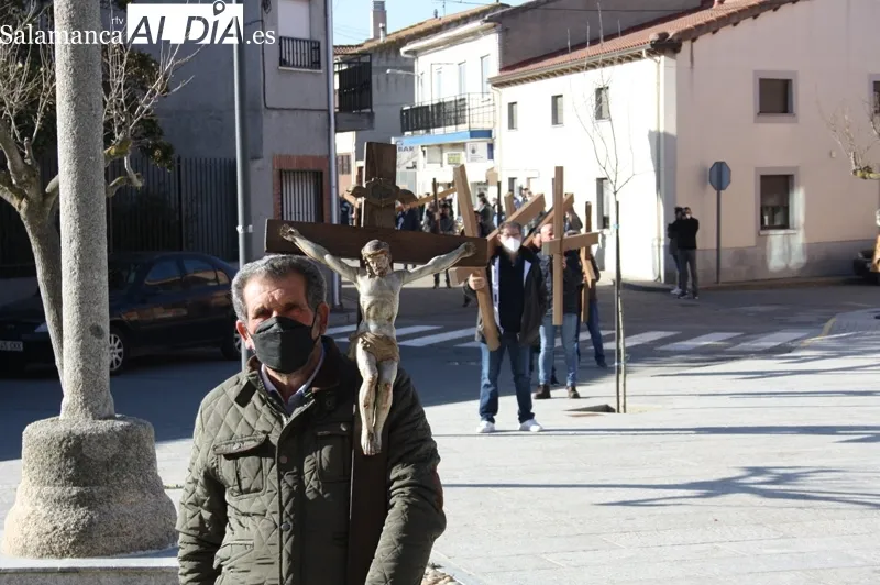Los hombres de Villoria han realizado su histórico Vía Crucis del Viernes Santo