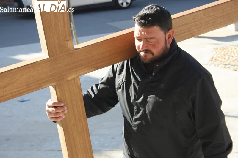 Los hombres de Villoria han realizado su histórico Vía Crucis del Viernes Santo