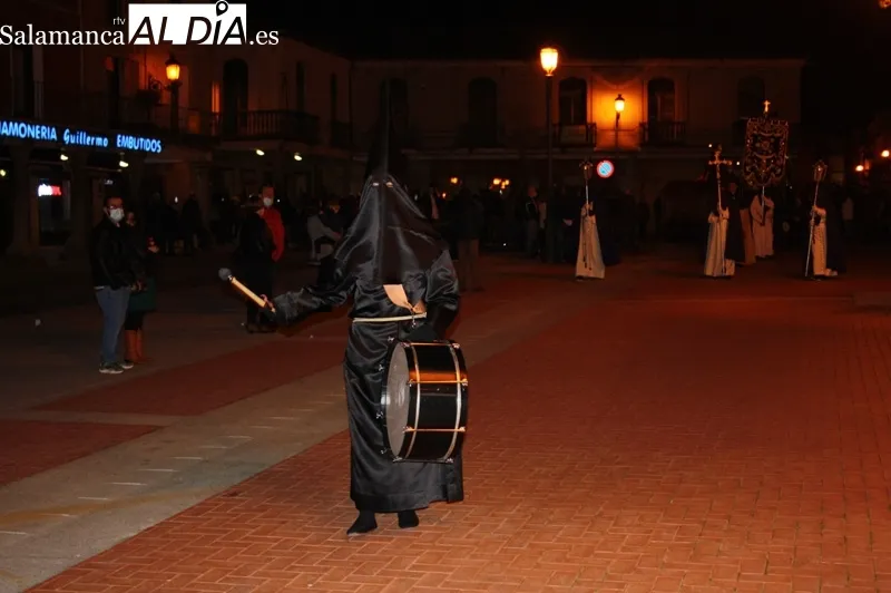 La procesión del Santo Entierro volvía a las calles de Peñaranda este Viernes Santo
