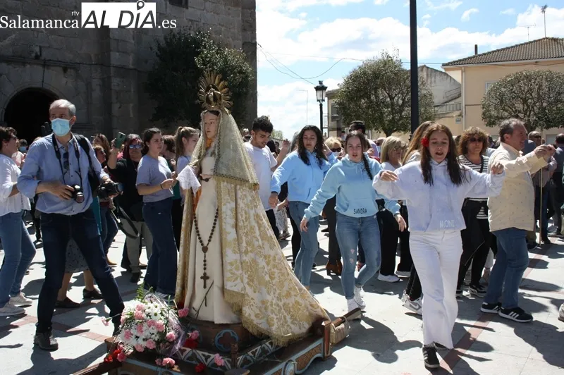 Los Quintos de Alaraz han vuelto a protagonizar su histórica romeria