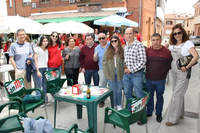 Foto 2 - El Montaraz se alza con el triunfo en una multitudinaria 12 Feria del Pincho en Macotera