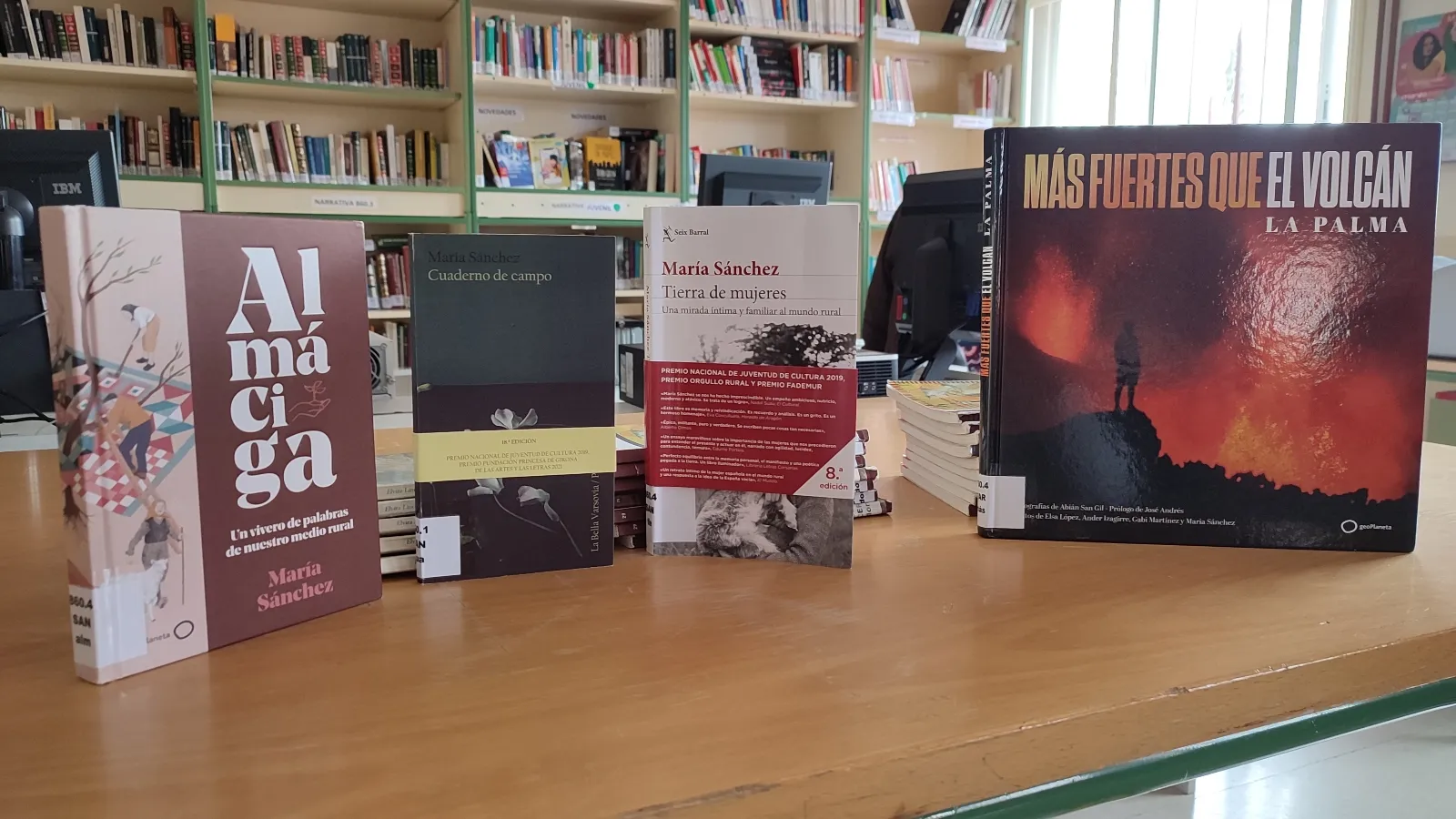 Foto 2 - Encuentro literario con la escritora Mar&iacute;a S&aacute;nchez de alumnos del IES Leonardo da Vinci