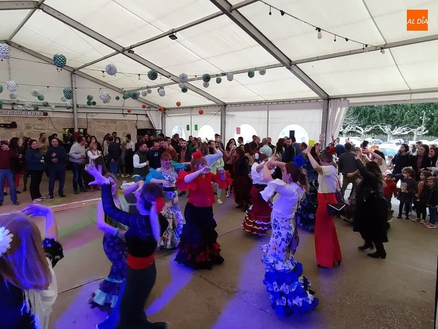 Foto 10 - Buen ambiente con aire andaluz durante la Feria de abril en  El Paraje