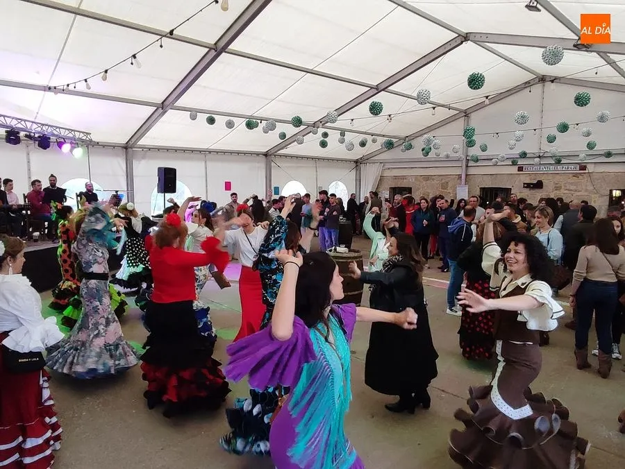 Foto 7 - Buen ambiente con aire andaluz durante la Feria de abril en  El Paraje