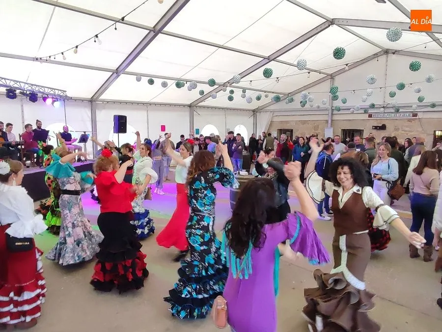 Foto 6 - Buen ambiente con aire andaluz durante la Feria de abril en  El Paraje