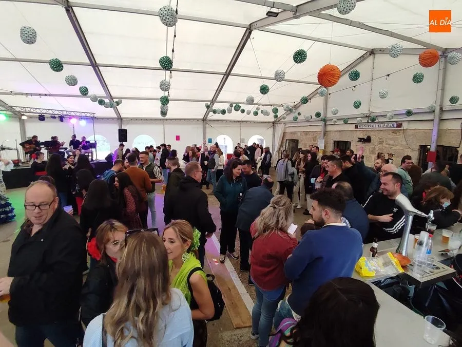 Foto 4 - Buen ambiente con aire andaluz durante la Feria de abril en  El Paraje