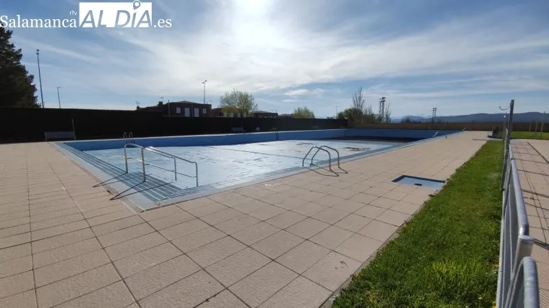 El alcalde Roberto Martín presenta el proyecto de remodelación de las piscinas municipales - KR